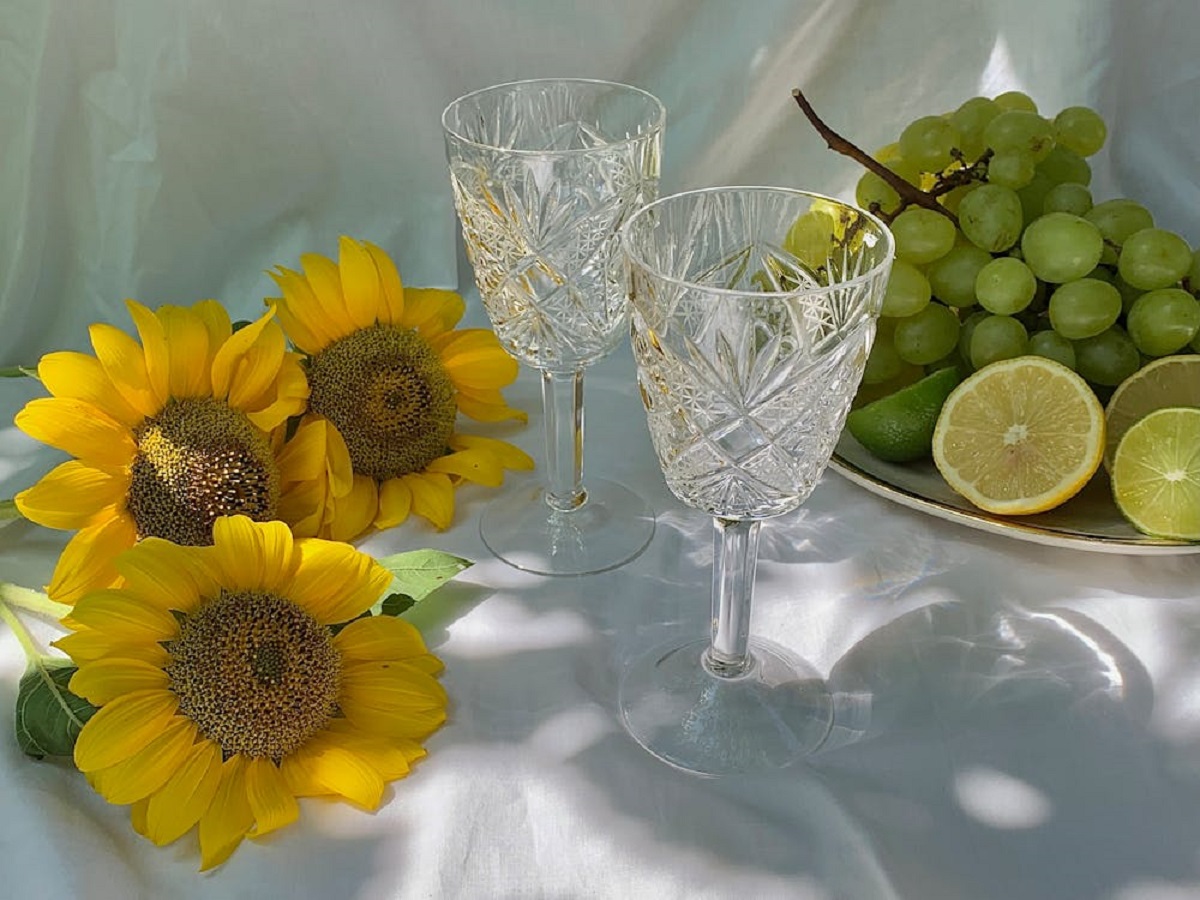 Trateaza-ti musafirii cu eleganta! Iata ce bauturi alcoolice poti servi in pahare de cristal