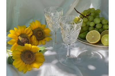 Trateaza-ti musafirii cu eleganta! Iata ce bauturi alcoolice poti servi in pahare de cristal