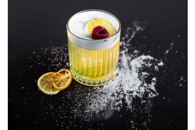 Amaretto Sour: rețetă, ingrediente și secretele unui cocktail echilibrat