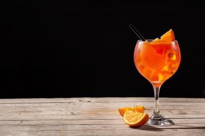 Campari Orange: reteta simpla – afla cum sa prepari acasa acest cocktail delicios!