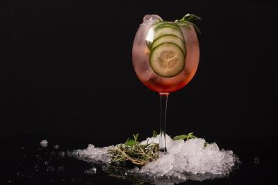 Daca nu ai baut pana acum un cocktail cu castravete, este timpul sa incerci! Iata cateva retete simple!