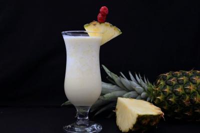 Rasfata-te cu arome tropicale! Retete de cocktail cu rom alb si piureuri de fructe exotice