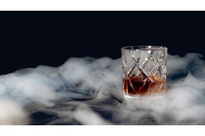 Din ce se face romul? De la materiile prime la explozia de arome din sticla