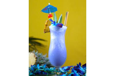 Ce este bautura alcoolica albastra si cand se consuma? Iata cum se prepara