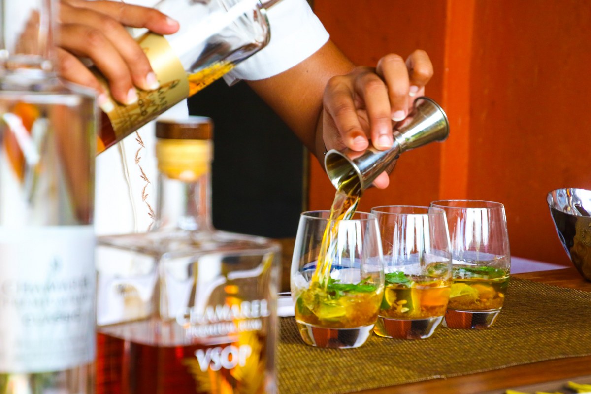 Cocktailuri de iarna perfecte pentru momente relaxante in fata semineului