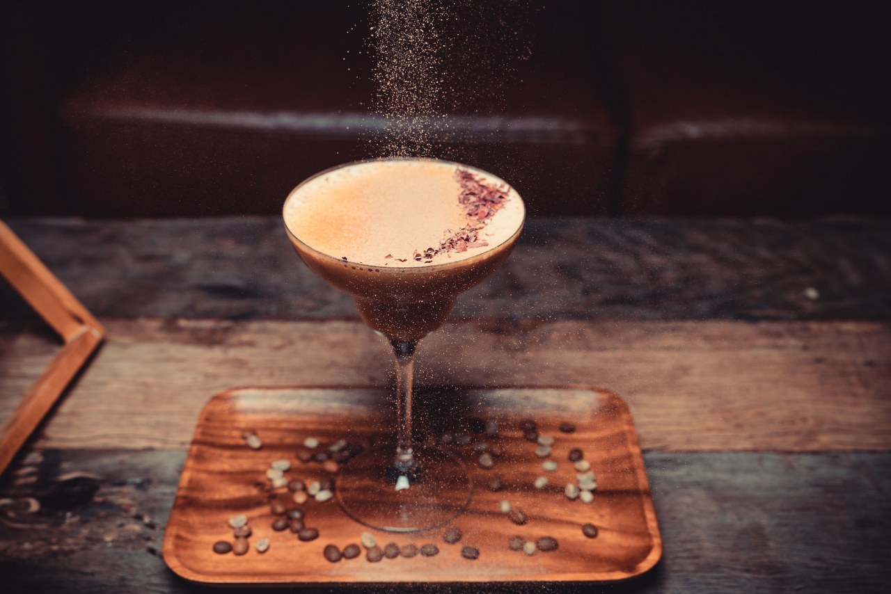 Cum prepari un Espresso Martini: rețeta prezentată pas cu pas 